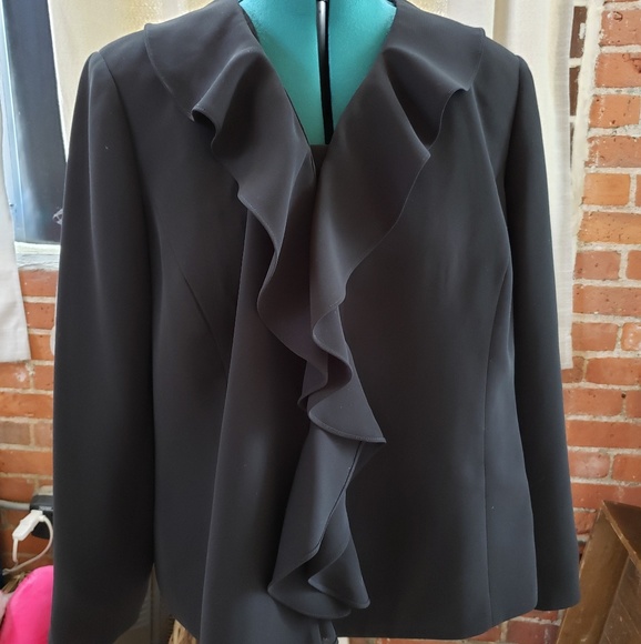Jackets & Blazers - Jones Studio Seperates Black Ruffled Blazer